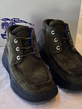 NIB Burberry Olive (Loch) Chukka Lace-Up Square Toe Boots Size 40 Olive Brown Chromexcel 7-Inch Field Boots – Jakkrabbits  main image 3